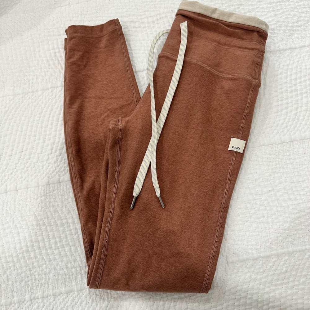 Vuori Brown Sweatpants with Tapered Fit